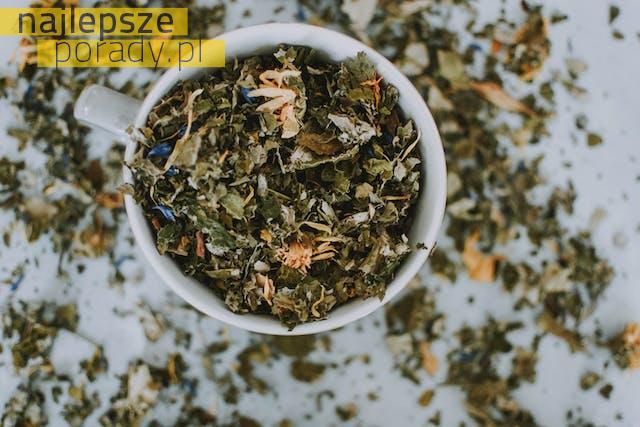 Jak przygotować własną herbatę ziołową?