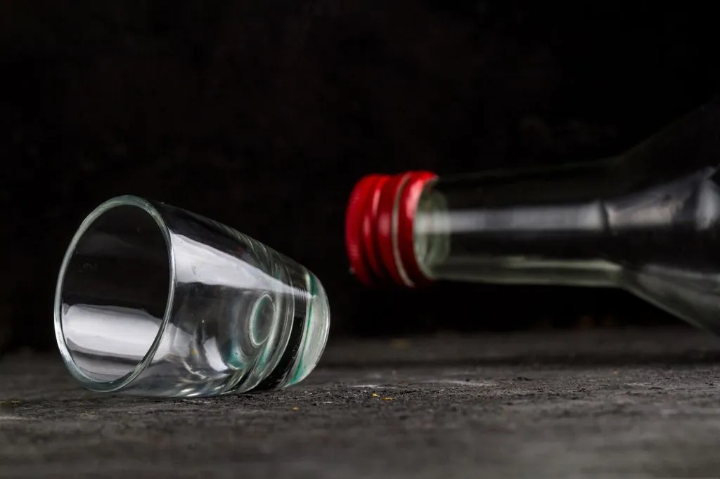 Wszywka alkoholowa – czy ta metoda całkowicie odeszła już do lamusa?
