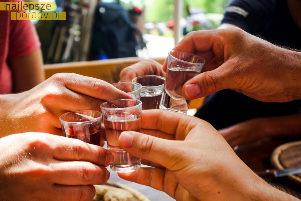 Leczenie kaca w Warszawie ‒ odtruwanie alkoholowe w zasięgu Twojej ręki
