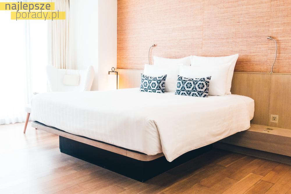 Jakie są zalety solidnych łóżek dębowych?