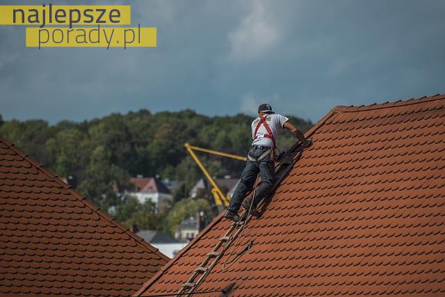 Jak naprawić przeciekający dach?