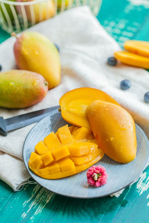 Jak szybko obrać i pokroić mango?