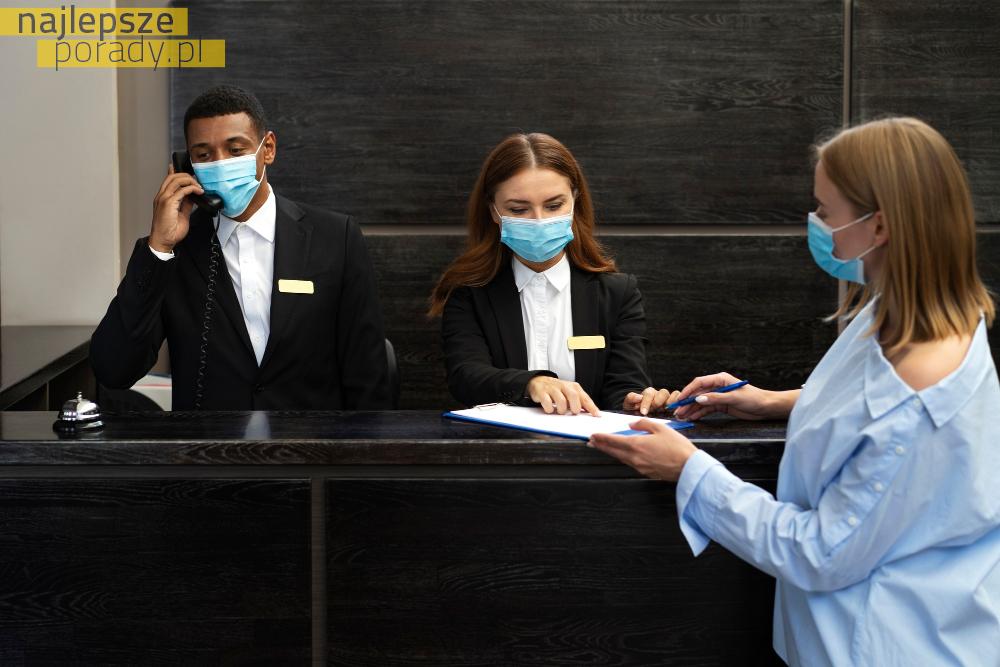 Wpływ pandemii na branżę hotelarską: Jak hotele radzą sobie z nowymi wyzwaniami?