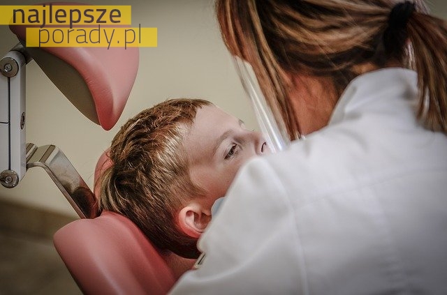 Kiedy udać się na pierwszą wizytę do stomatologa z dzieckiem?