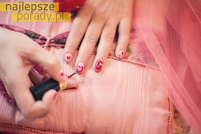 7 sposobów na usunięcie lakieru z paznokci bez zmywacza