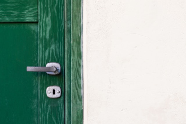 Wymiana starych okien i drzwi – kiedy i dlaczego warto to zrobić?